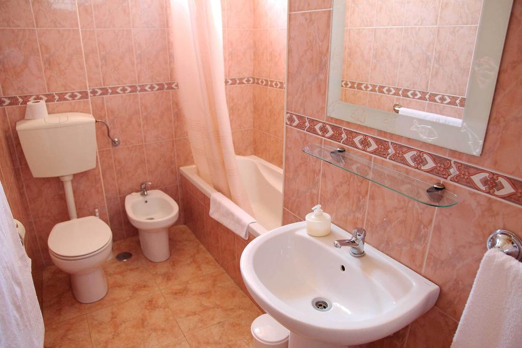 בריירו Residencial Principe Guest House חדר תמונה